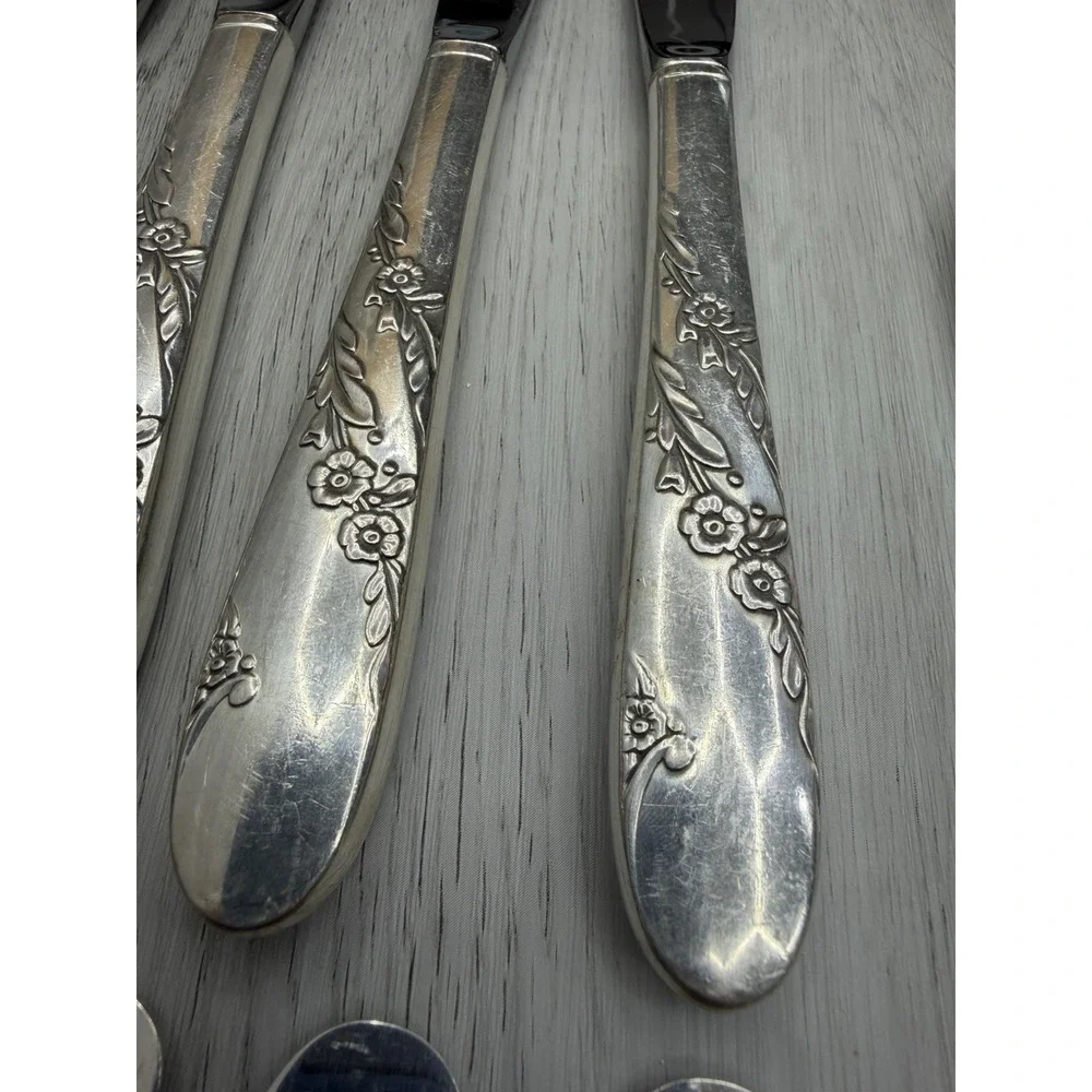 Oneida Community Bridal Wreath Silverplate 62pc Flatware Set 1955 Wood Box